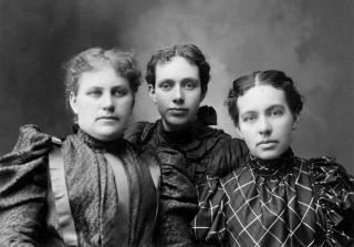 Mirium Bennett(married Wilson), Nettie(married Harrison) Bennett and Belvia Bennett