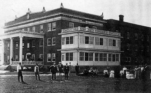 Patients and staff of Mudcura - circa unknown