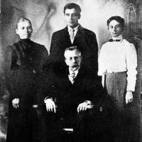 Joseph & Susan (Sames) Vogel Family Portrait - 1909